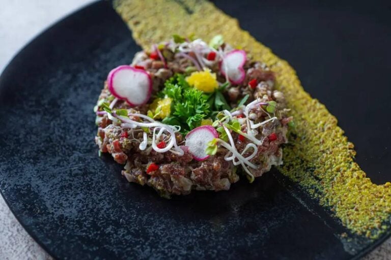 Tartar de guanaco gourmet food