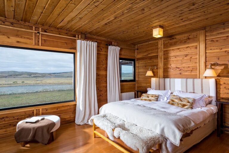 Kau Tapen bedroom with river views