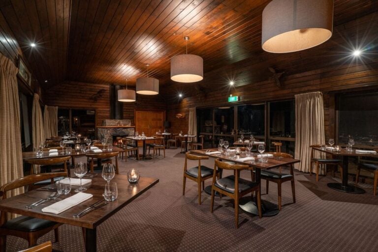 Dining area, Tongariro Lodge