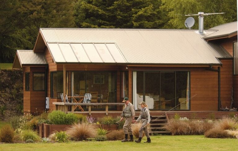 Anglers walking, Tongariro Lodge