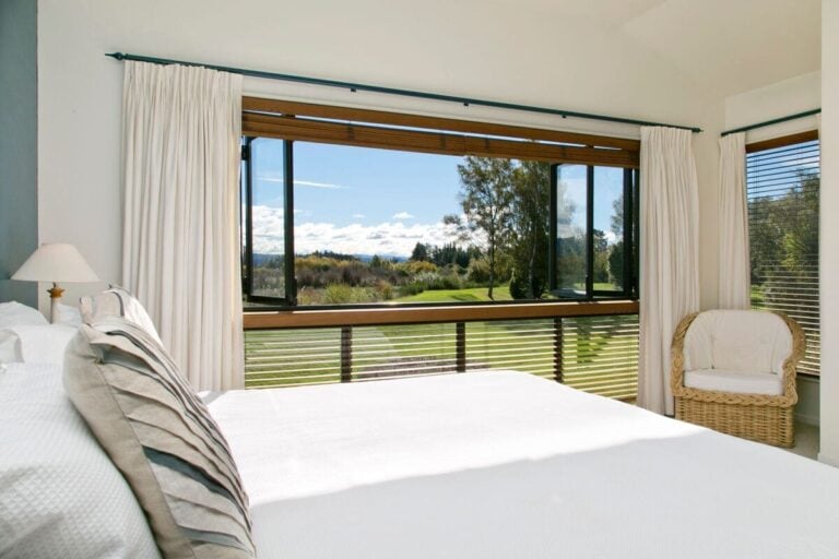 Luxury suite with panoramic views, Tongariro Lodge