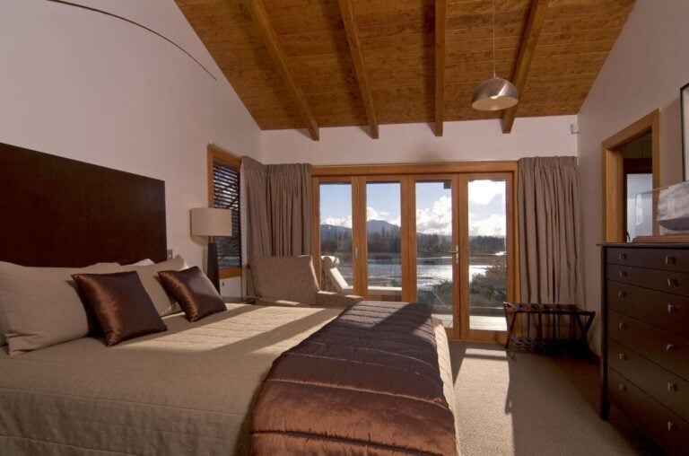 Double bed suite, Tongariro Lodge