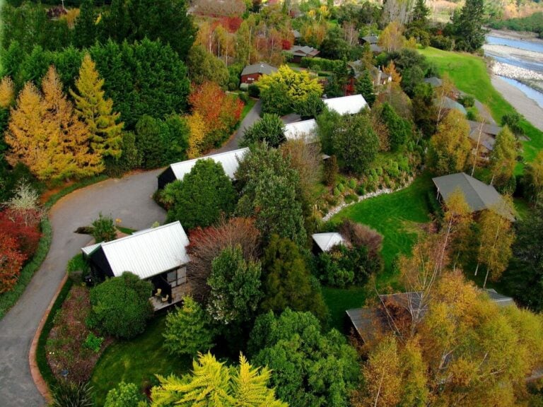 Waterside lodges at Tongariro Lodge