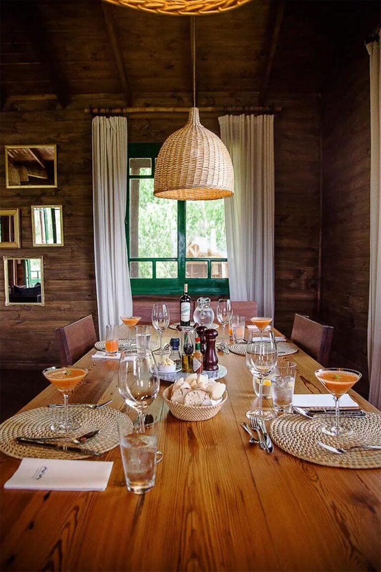 Delta Eco Lodge dining table