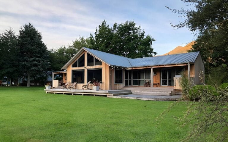 Luxury heil fishing lodge, New Zealand