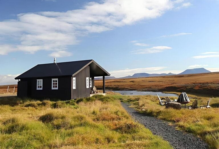 Hölkna Cabins in Iceland beside salmon fishing river